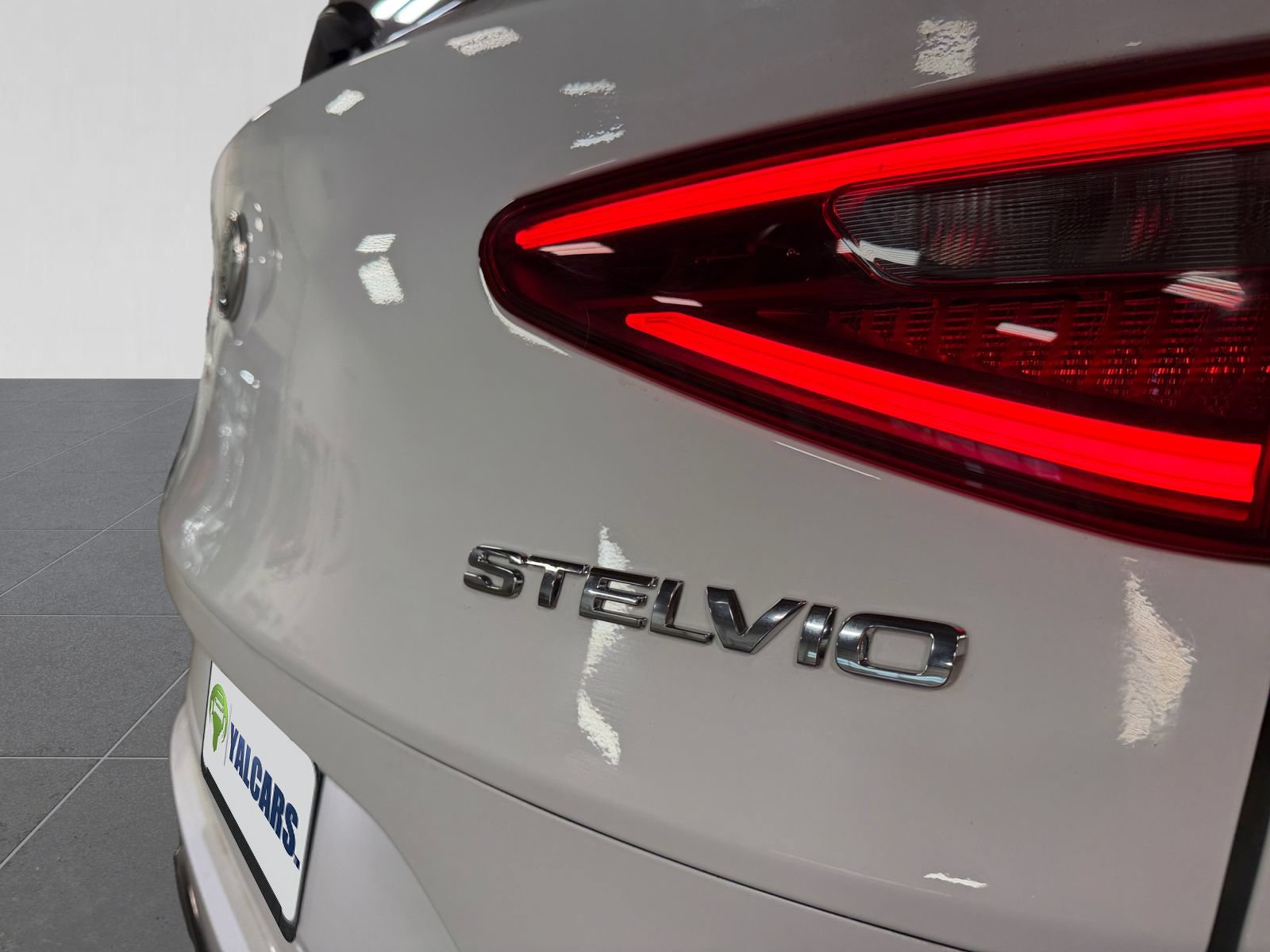 Used 2022 Alfa Romeo Stelvio Veloce AWD/4WD image 46