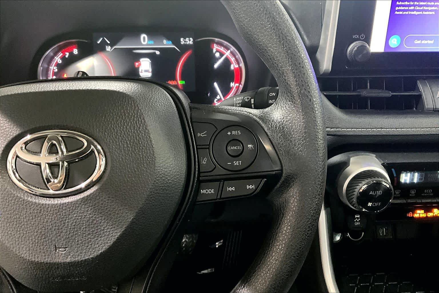 Used 2025 Toyota RAV4 XLE AWD/4WD image 25