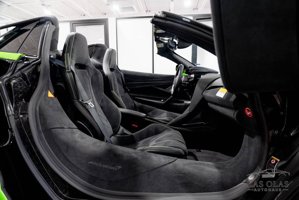 Used 2026 McLaren 750S Spider RWD image 3
