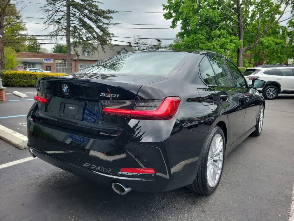 Used 2023 BMW 330i xDrive Sedan w/ Convenience Package AWD/4WD image 3