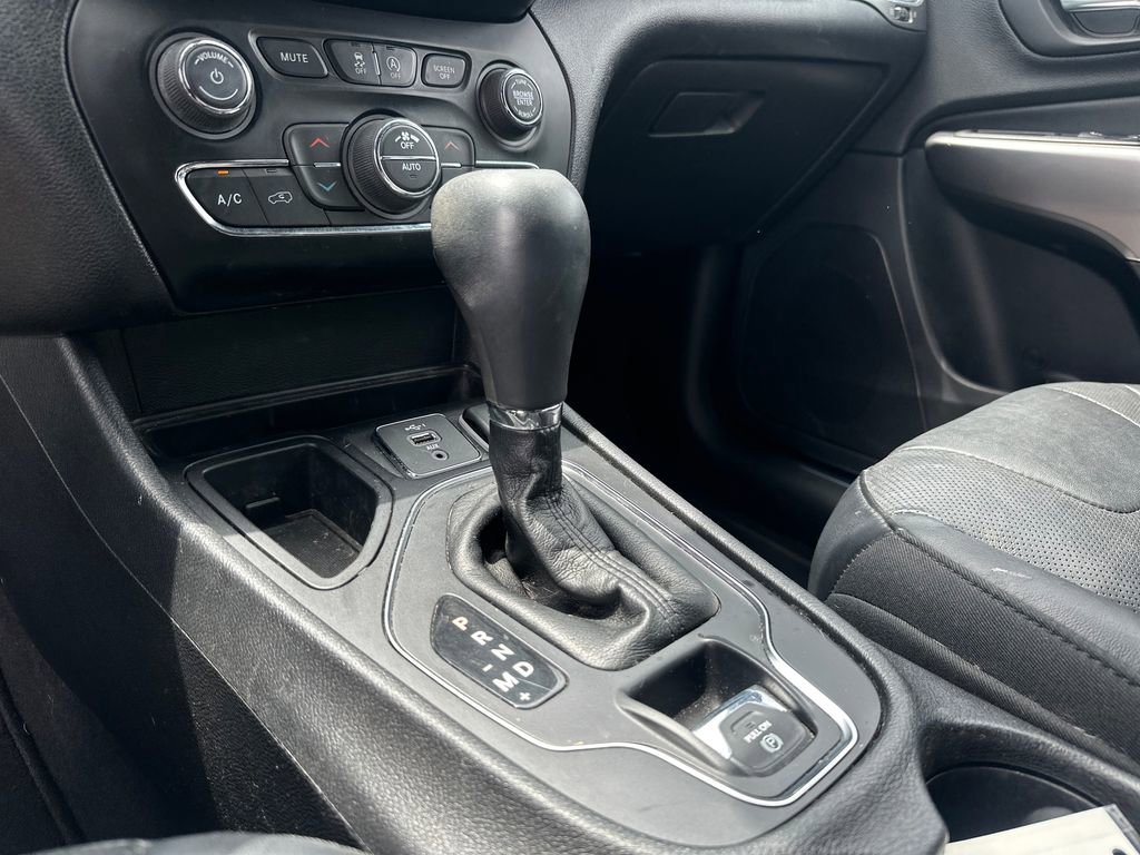 Used 2019 Jeep Cherokee High Altitude FWD image 14