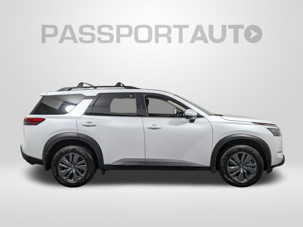 Used 2025 Nissan Pathfinder SV image 8