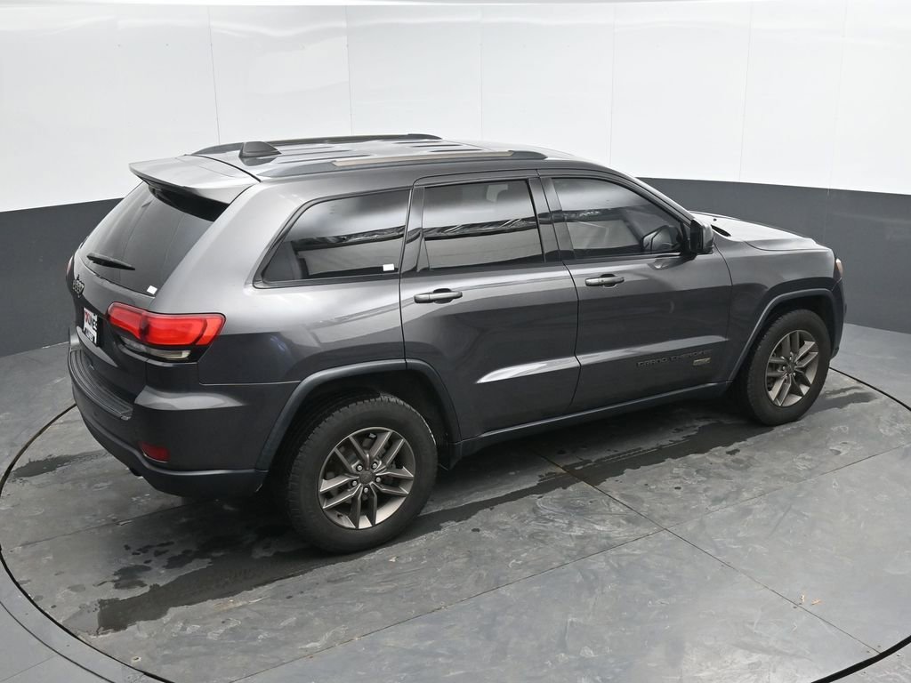 Used 2016 Jeep Grand Cherokee Laredo 75th Anniversary image 21