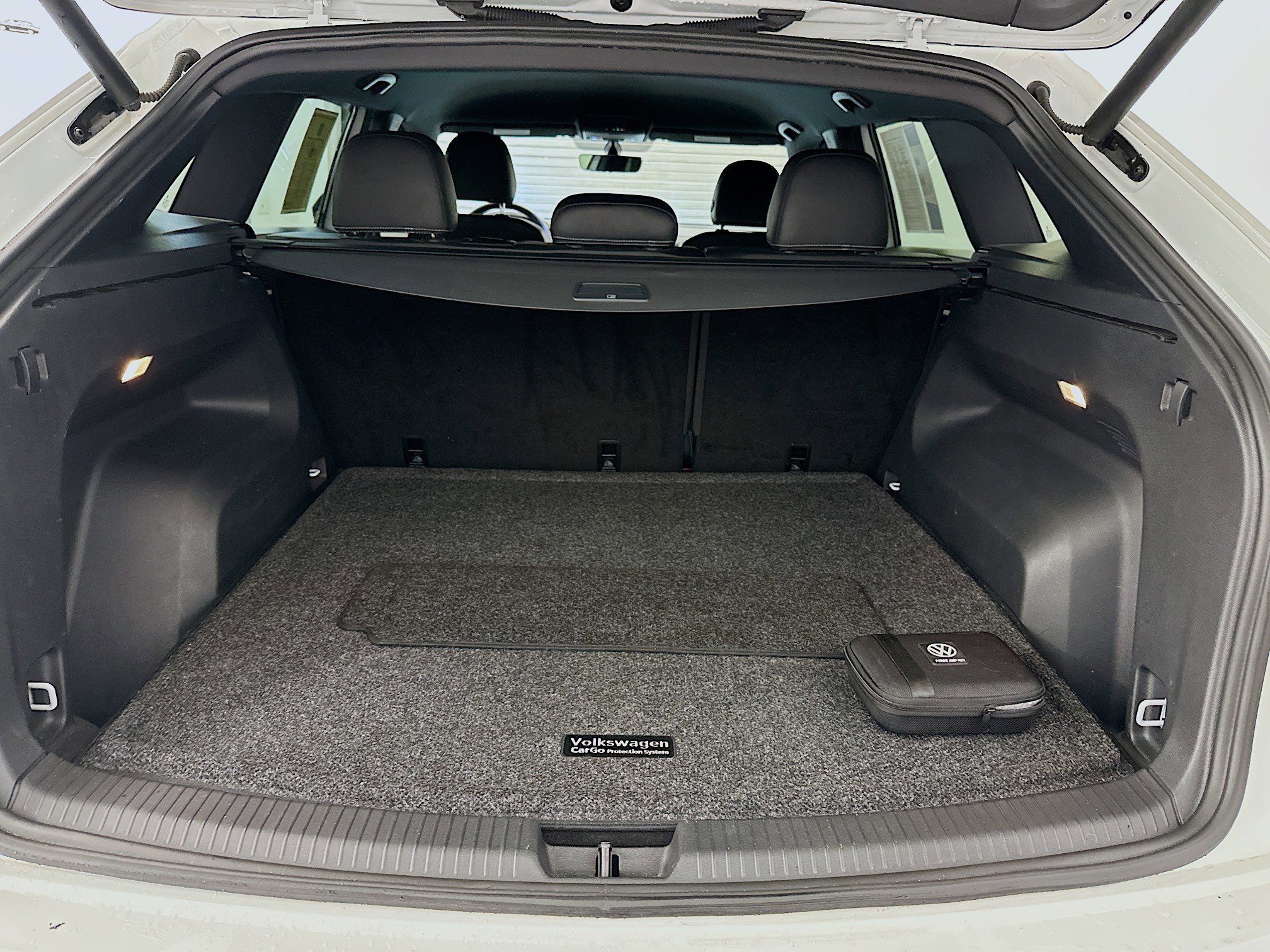 Used 2022 Volkswagen Atlas Cross Sport SE image 29