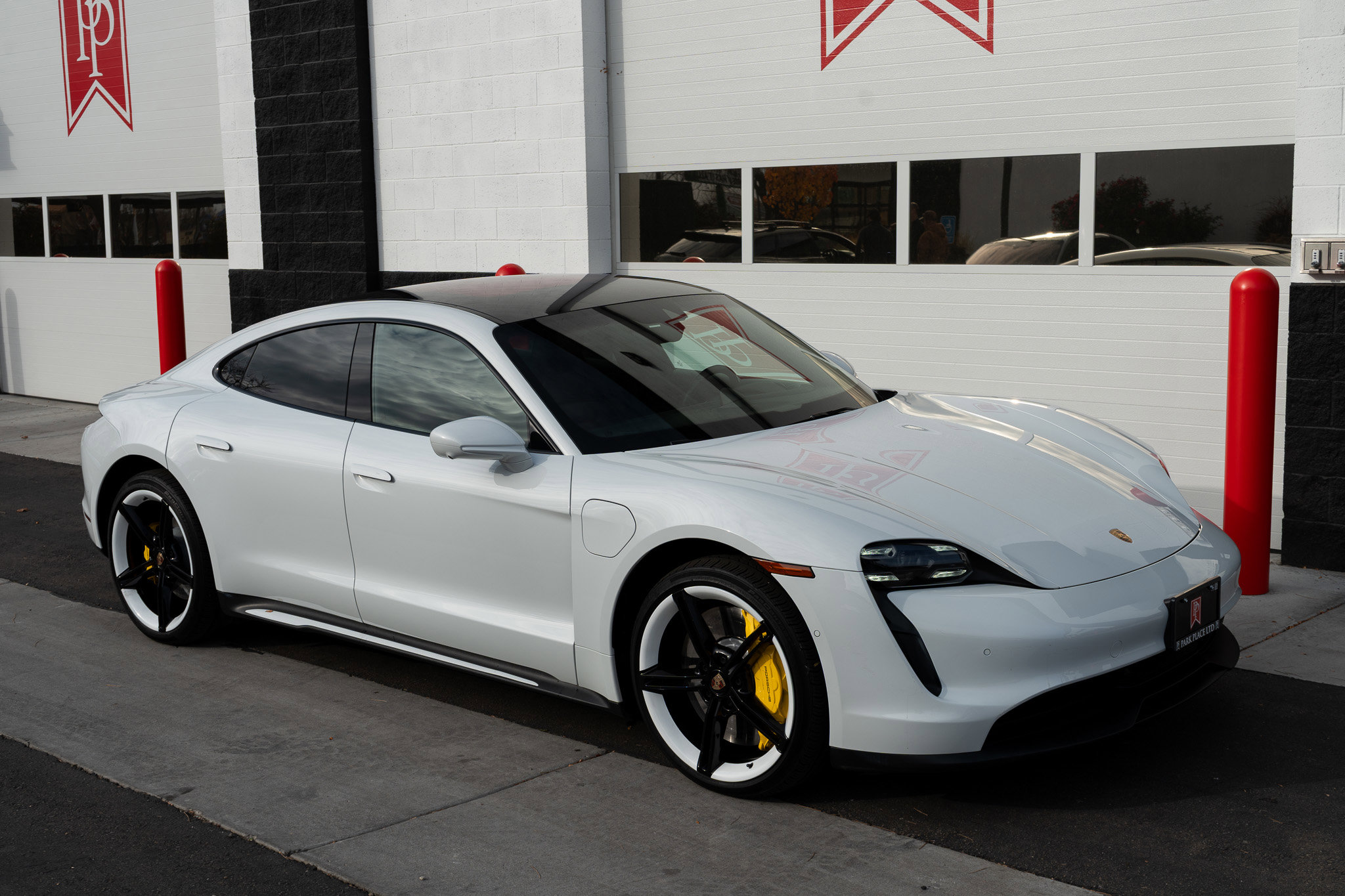 Used 2020 Porsche Taycan 4S image 59