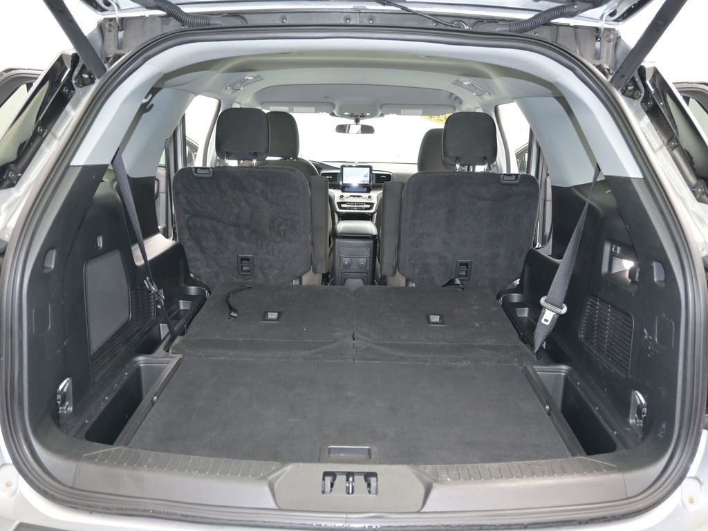 Used 2024 Ford Explorer XLT image 11
