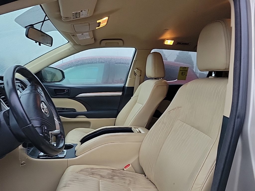 Used 2014 Toyota Highlander Plus AWD/4WD image 6