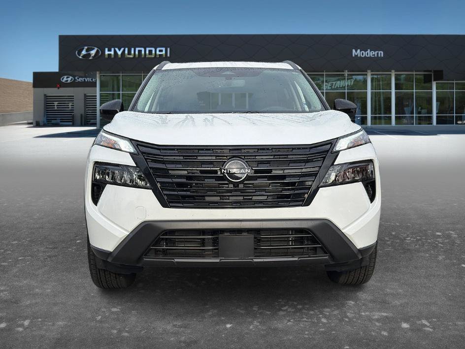 Used 2026 Nissan Rogue Dark Armor FWD image 2