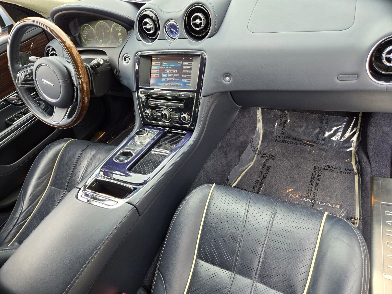 Used 2011 Jaguar XJ L image 14