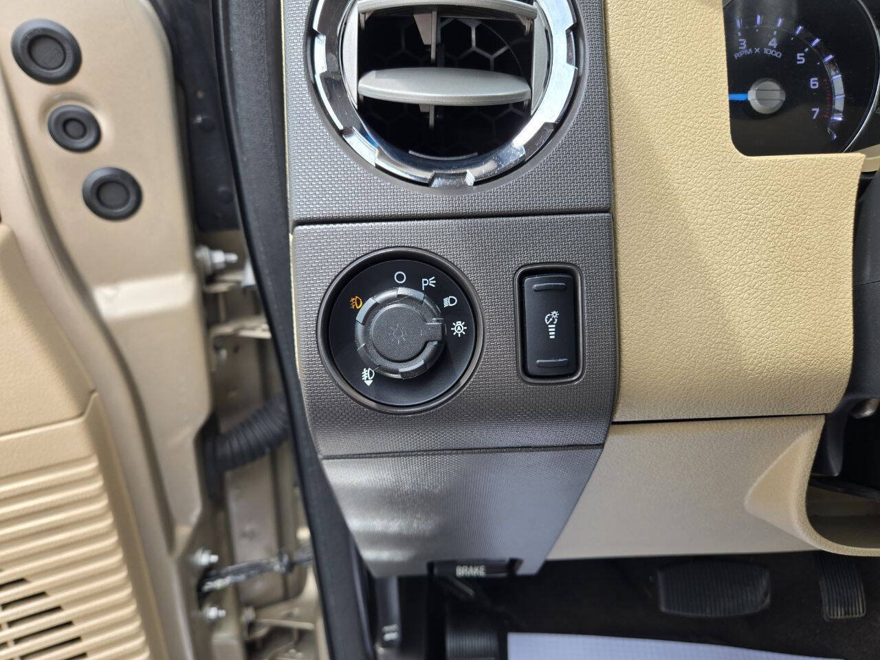 Used 2012 Ford F250 XLT w/ XLT Premium Pkg AWD/4WD image 27