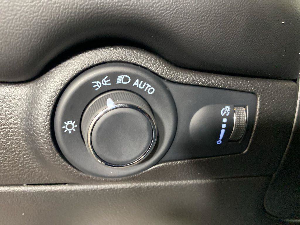 Used 2025 Dodge Durango R/T AWD/4WD image 13