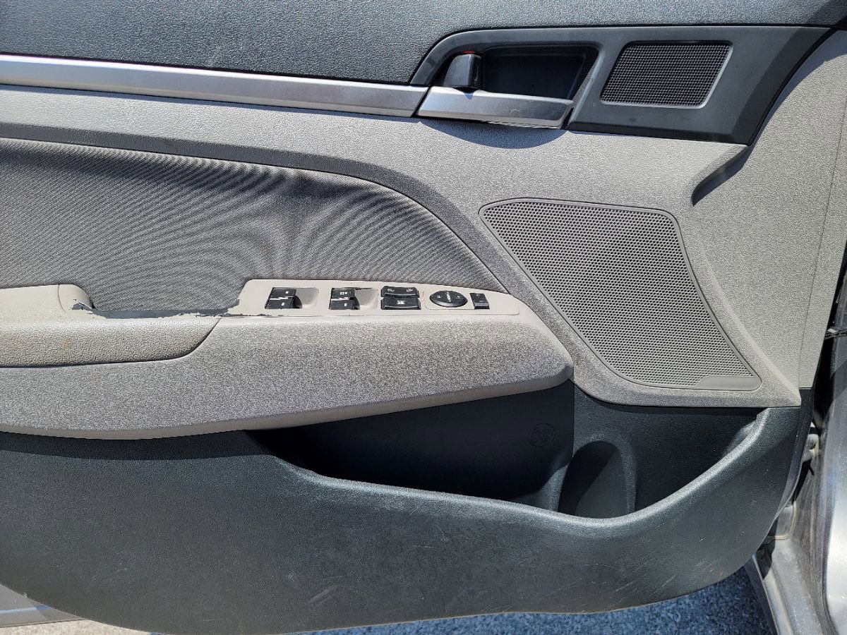 Used 2019 Hyundai Elantra SEL image 9