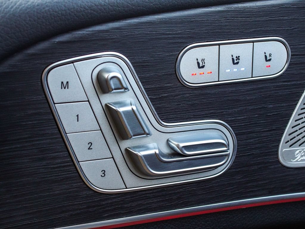 Used 2025 Mercedes-Benz GLE 450e 4MATIC w/ AMG Line Interior image 9