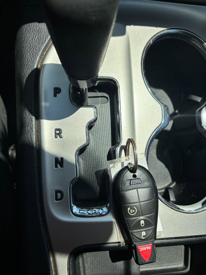 Used 2011 Jeep Grand Cherokee Laredo AWD/4WD image 16