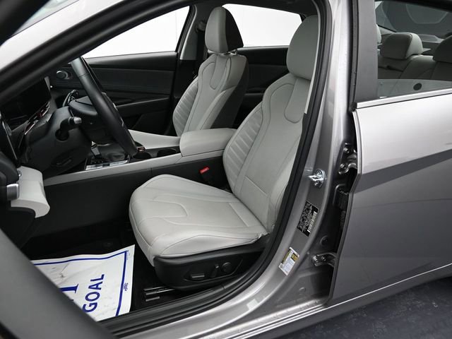 Used 2023 Hyundai Elantra Limited image 11
