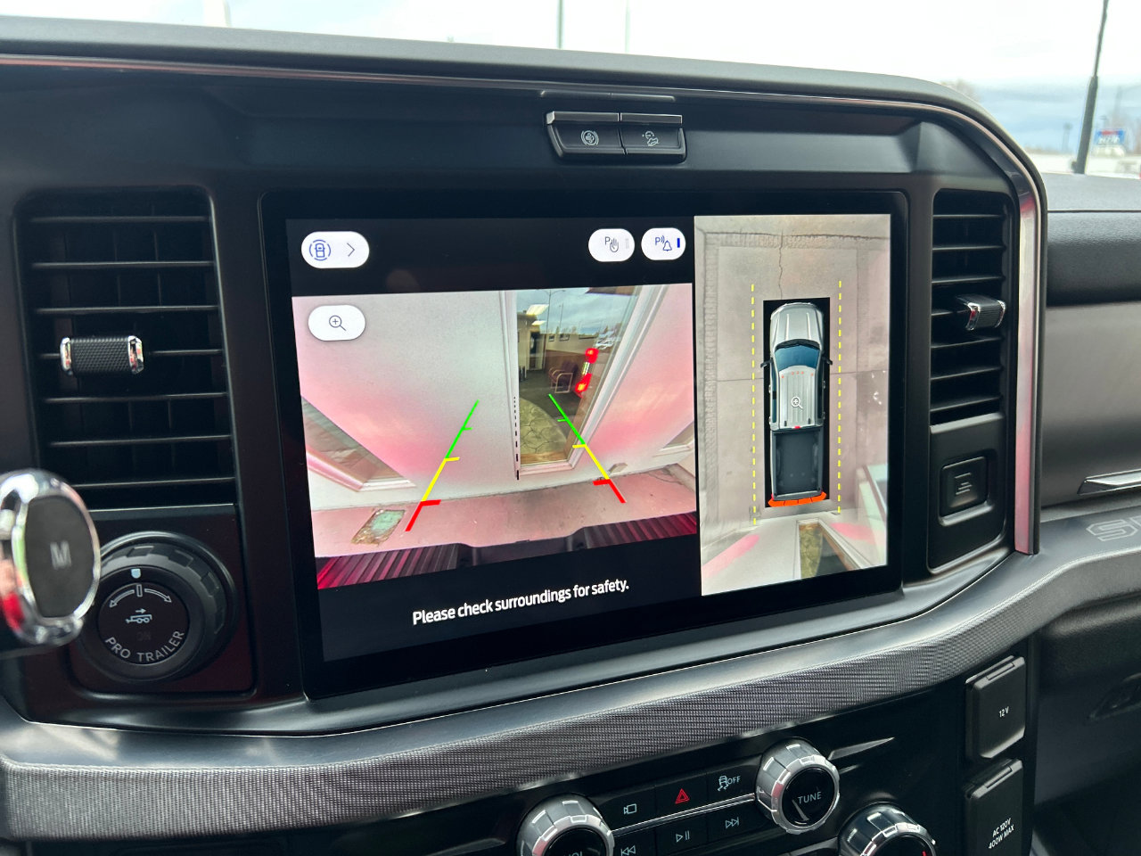 Used 2025 Ford F350 Platinum w/ Tremor Off-Road Package image 9