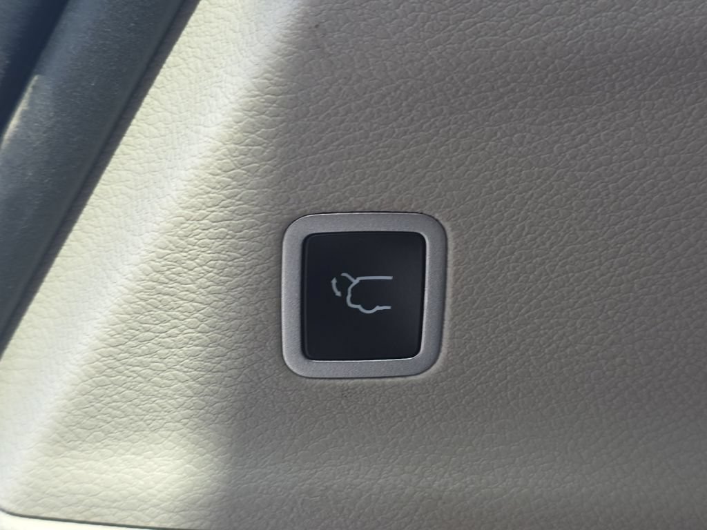 Used 2024 Chrysler Pacifica Touring-L FWD image 15