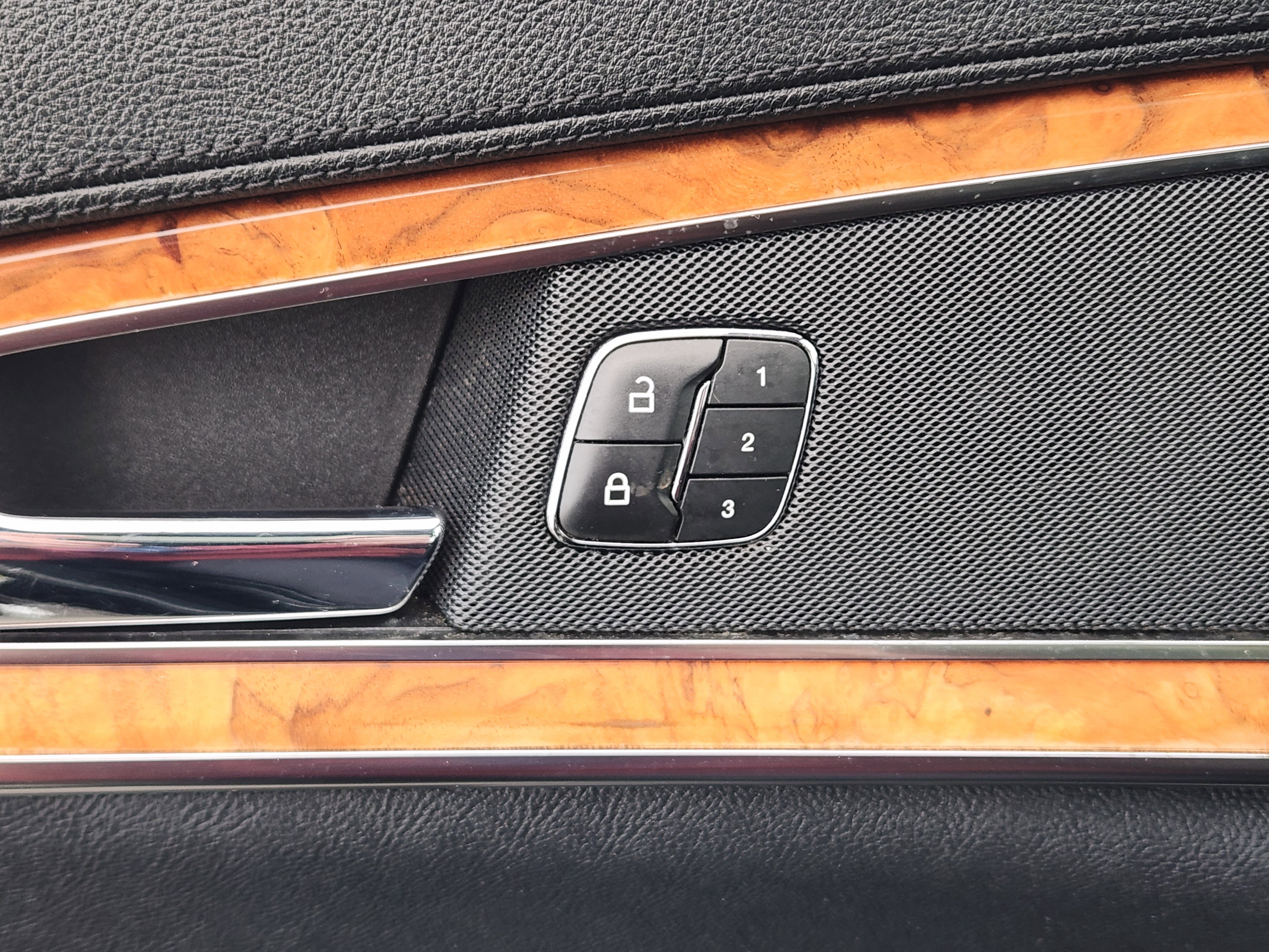 Used 2020 Lincoln Nautilus Reserve image 23