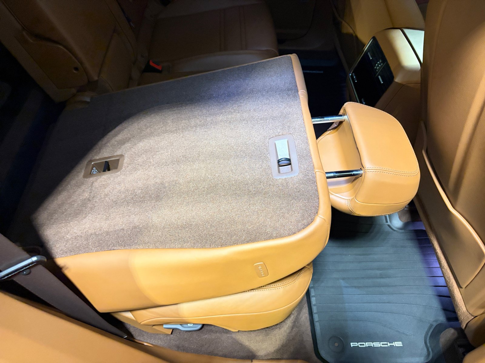 Certified 2023 Porsche Cayenne Turbo S AWD/4WD image 28