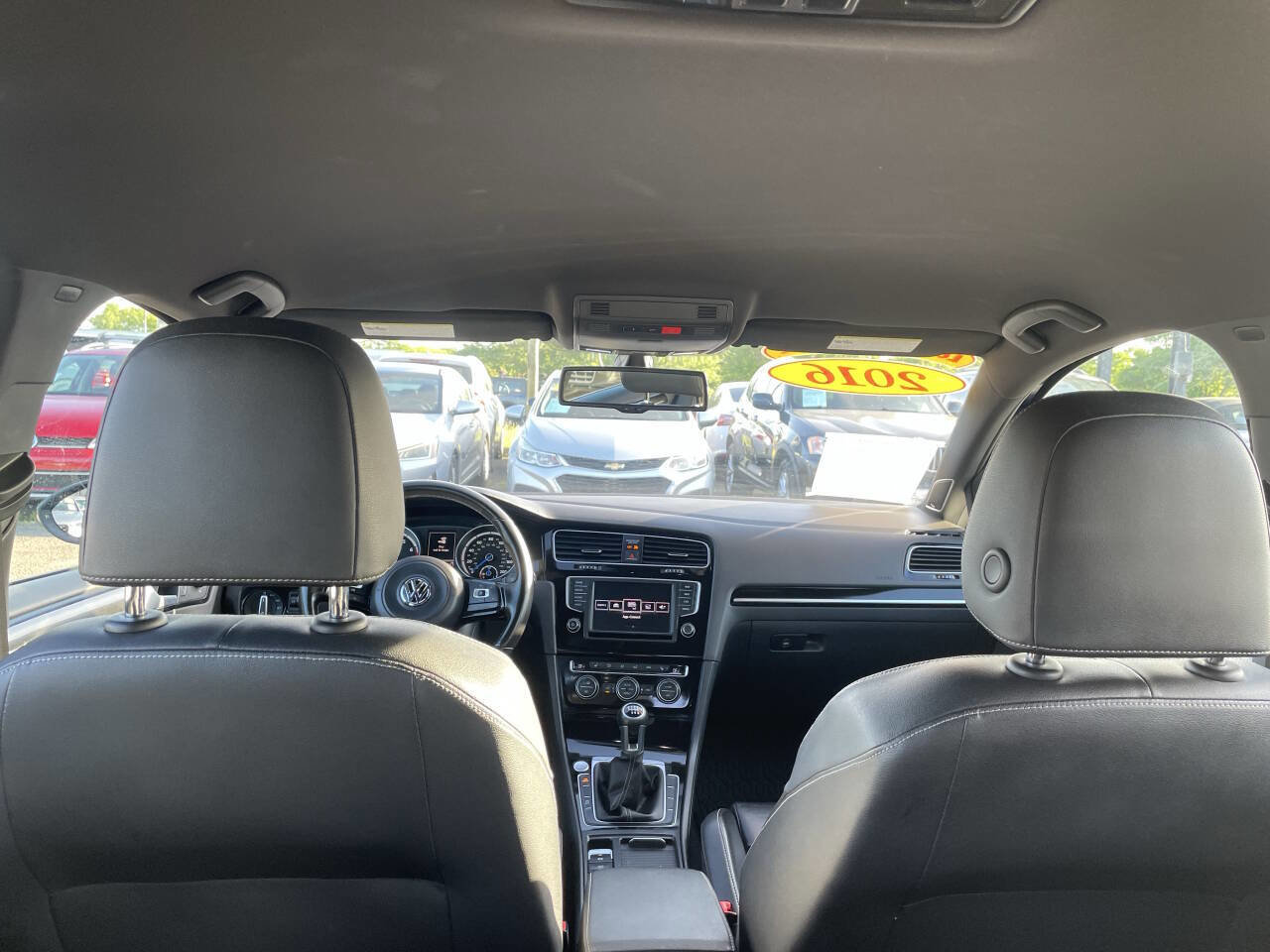 Used 2016 Volkswagen Golf 4-Door image 18