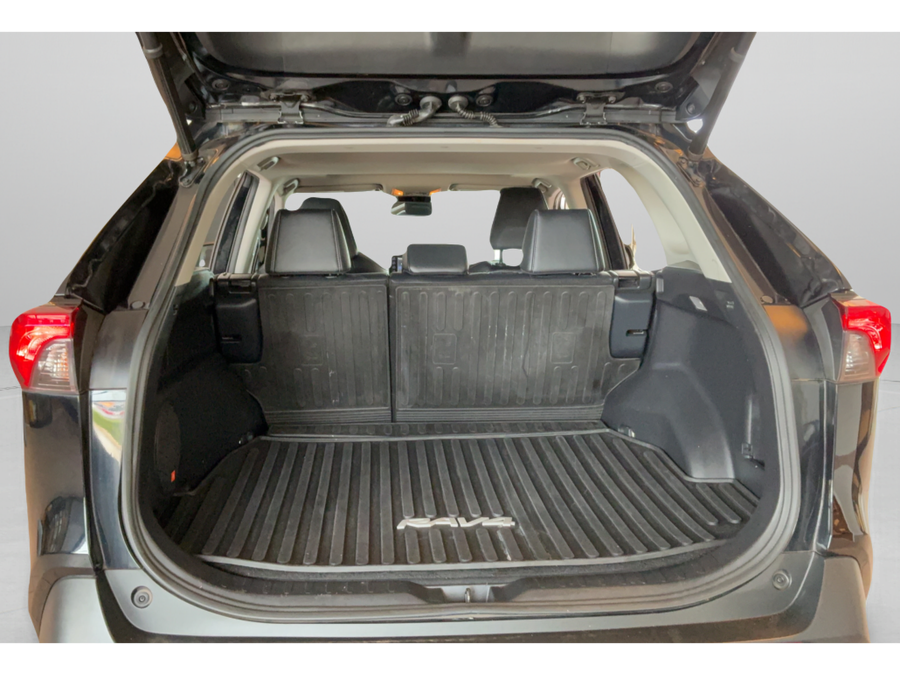 Used 2019 Toyota RAV4 XLE Premium w/ Advanced Technology Package FWD image 34