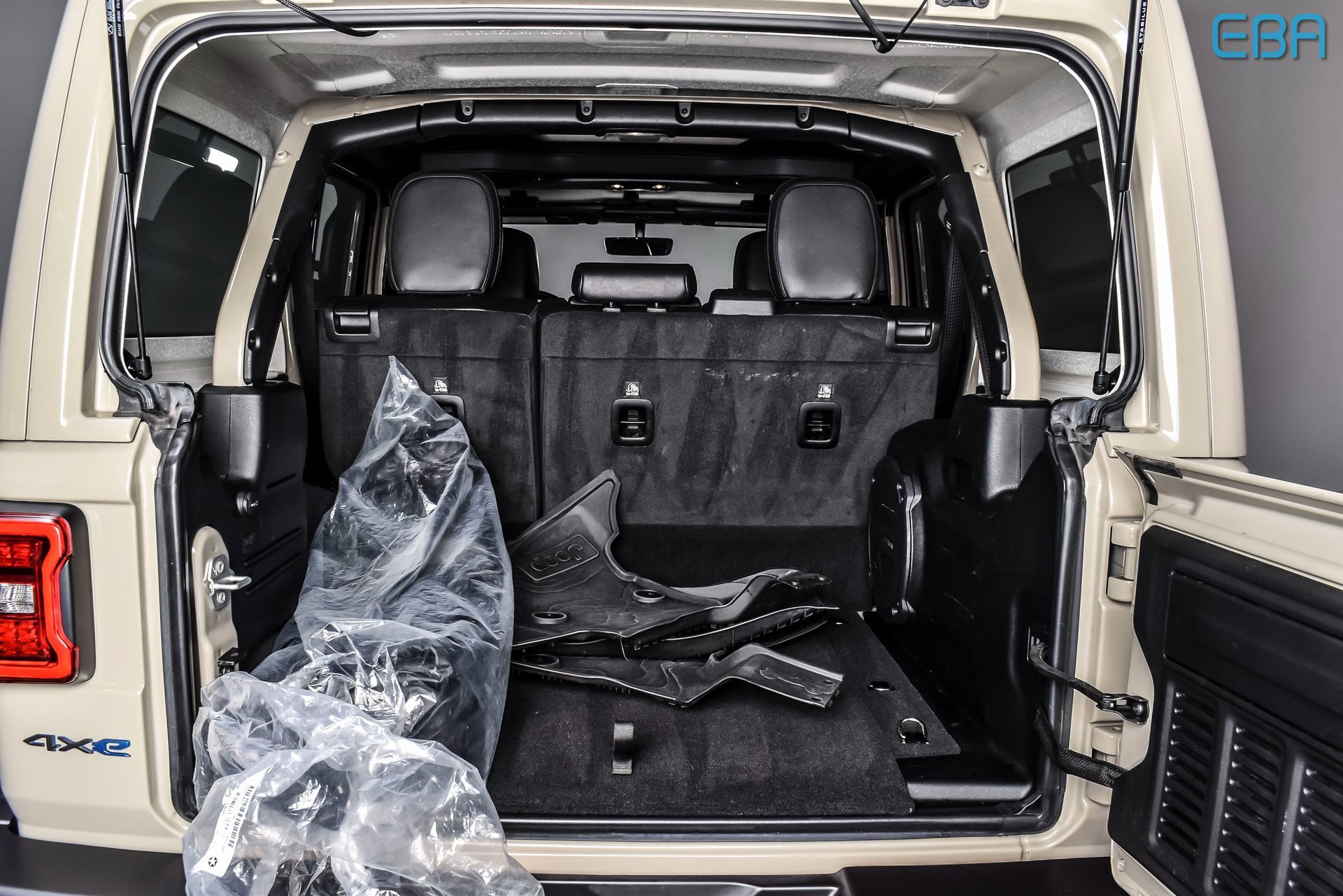 Used 2022 Jeep Wrangler Unlimited Rubicon 4xe w/ Cold Weather Group image 12