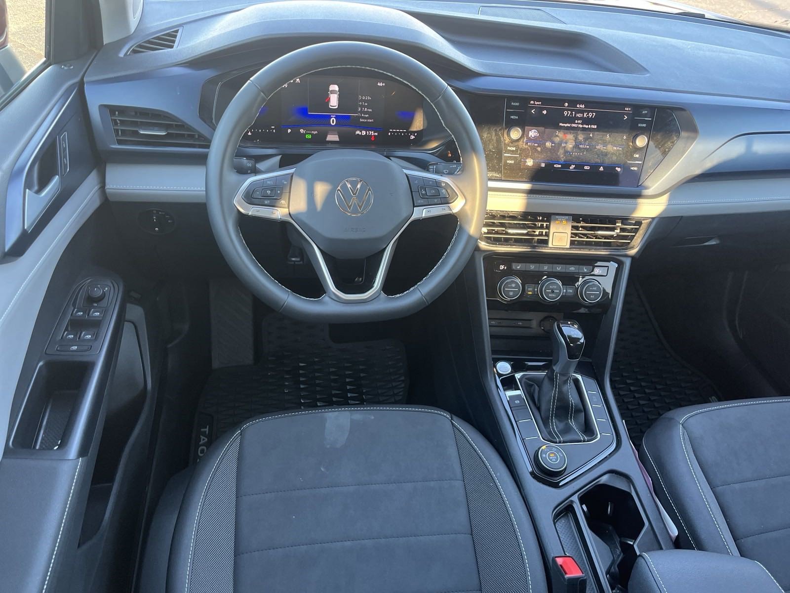 Used 2024 Volkswagen Taos SE image 7