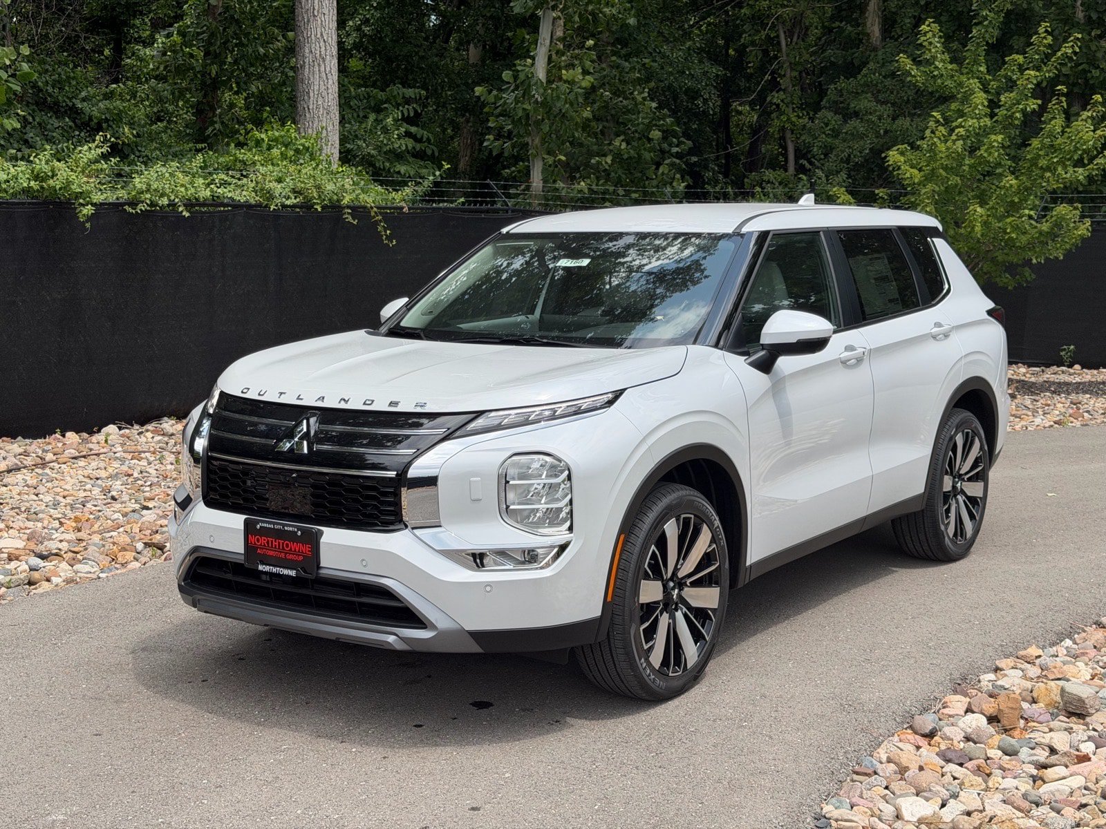 New 2026 Mitsubishi Outlander SE