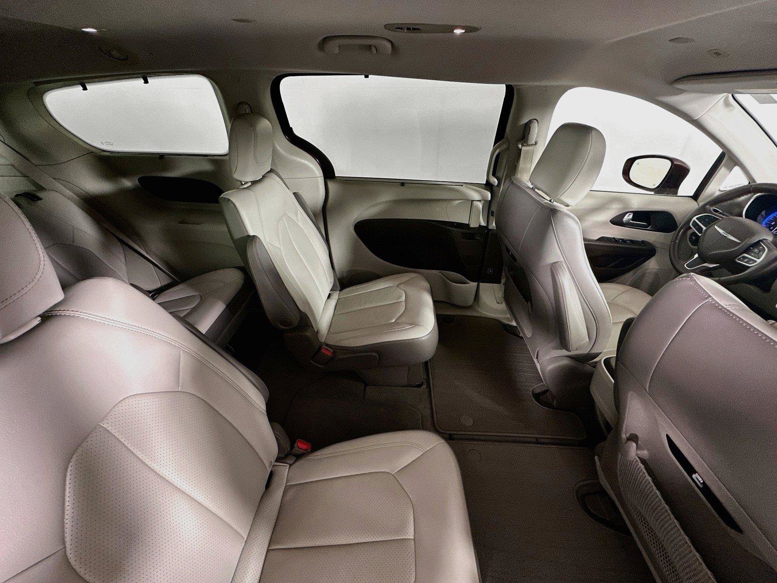 Used 2018 Chrysler Pacifica Touring-L w/ Advanced Safetytec Group FWD image 27
