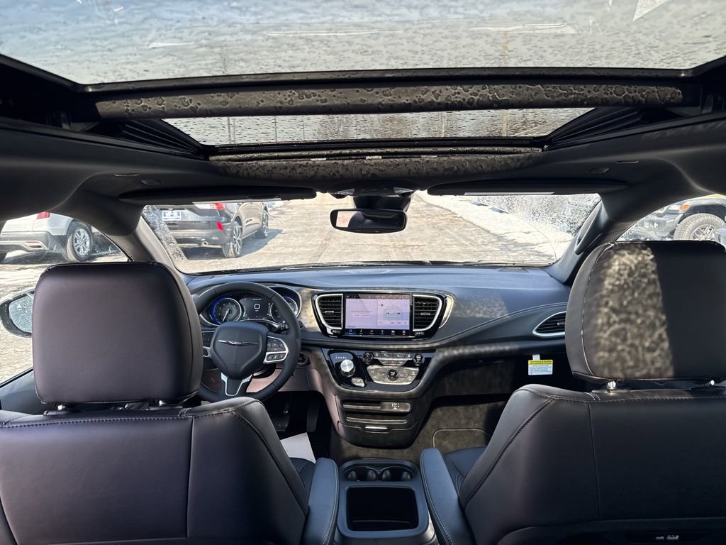 New 2026 Chrysler Pacifica Select image 18