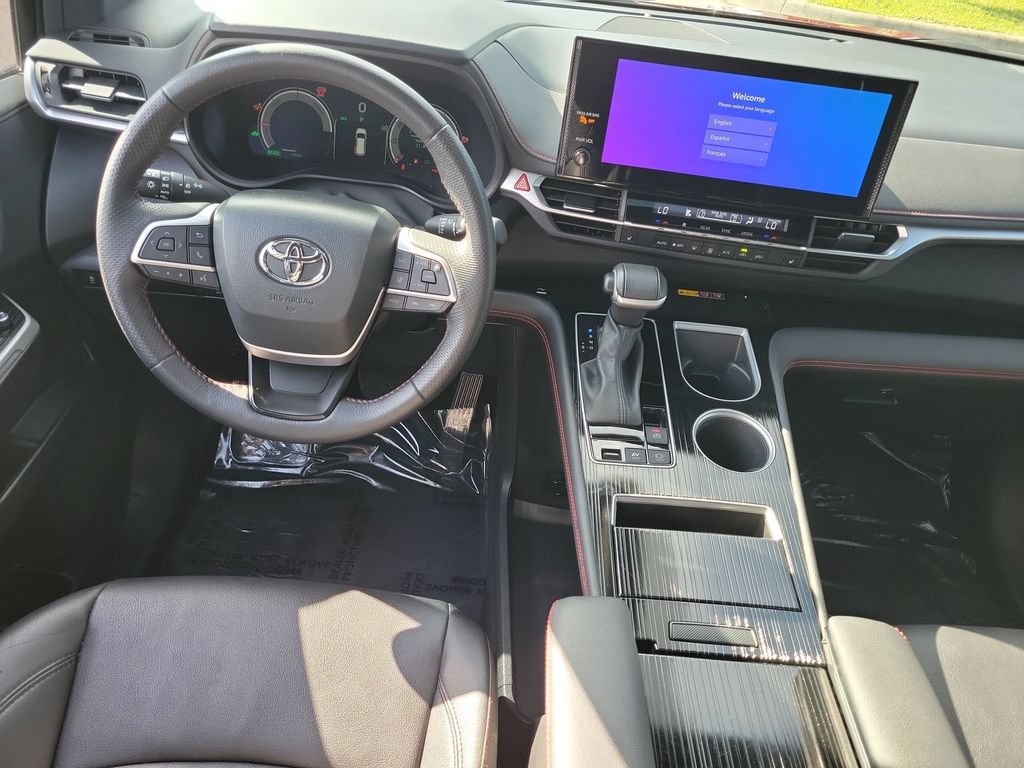 Used 2025 Toyota Sienna XSE FWD image 27