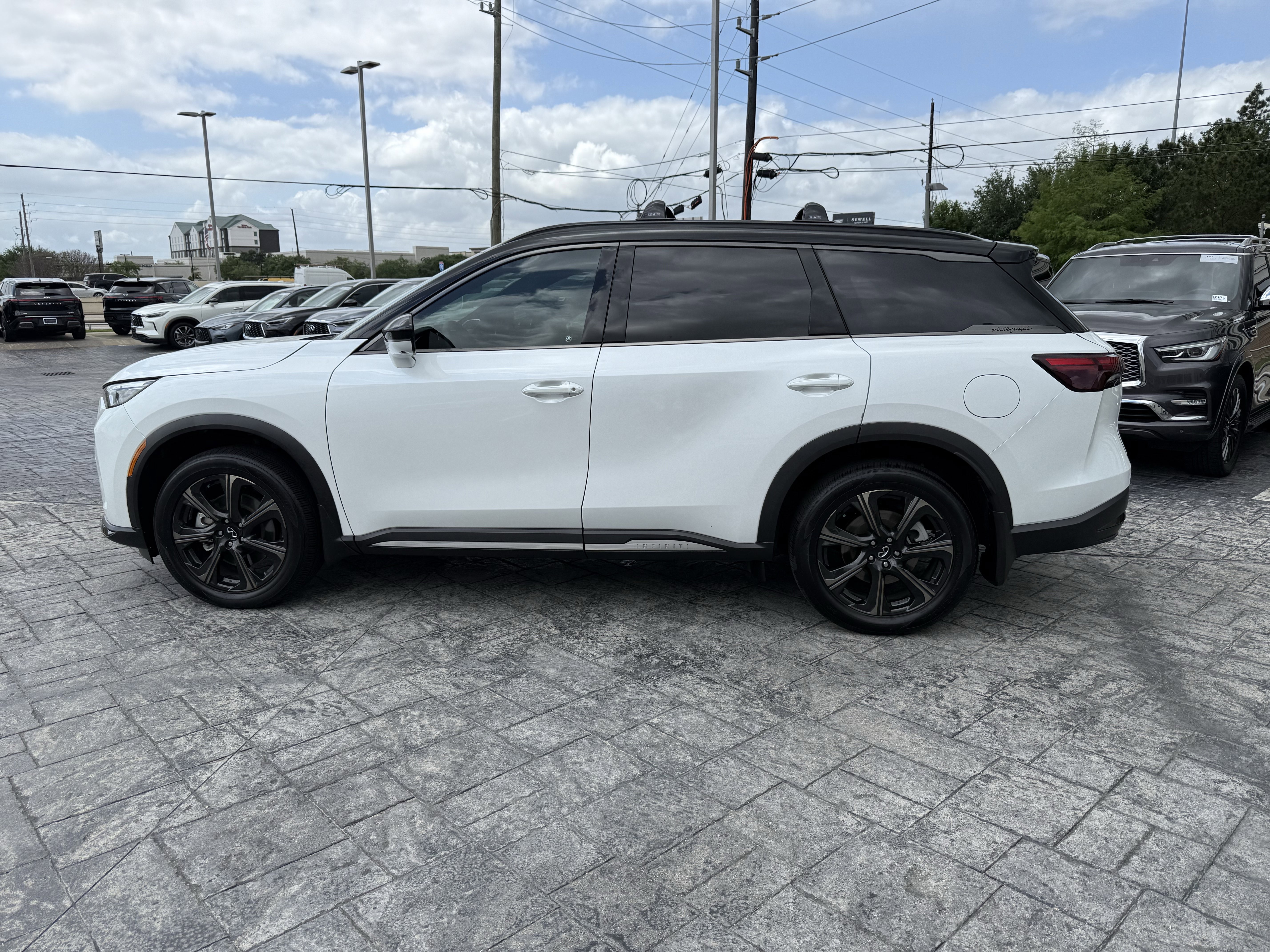 Certified 2026 INFINITI QX60 Autograph w/ Dark Cargo Package AWD/4WD image 4