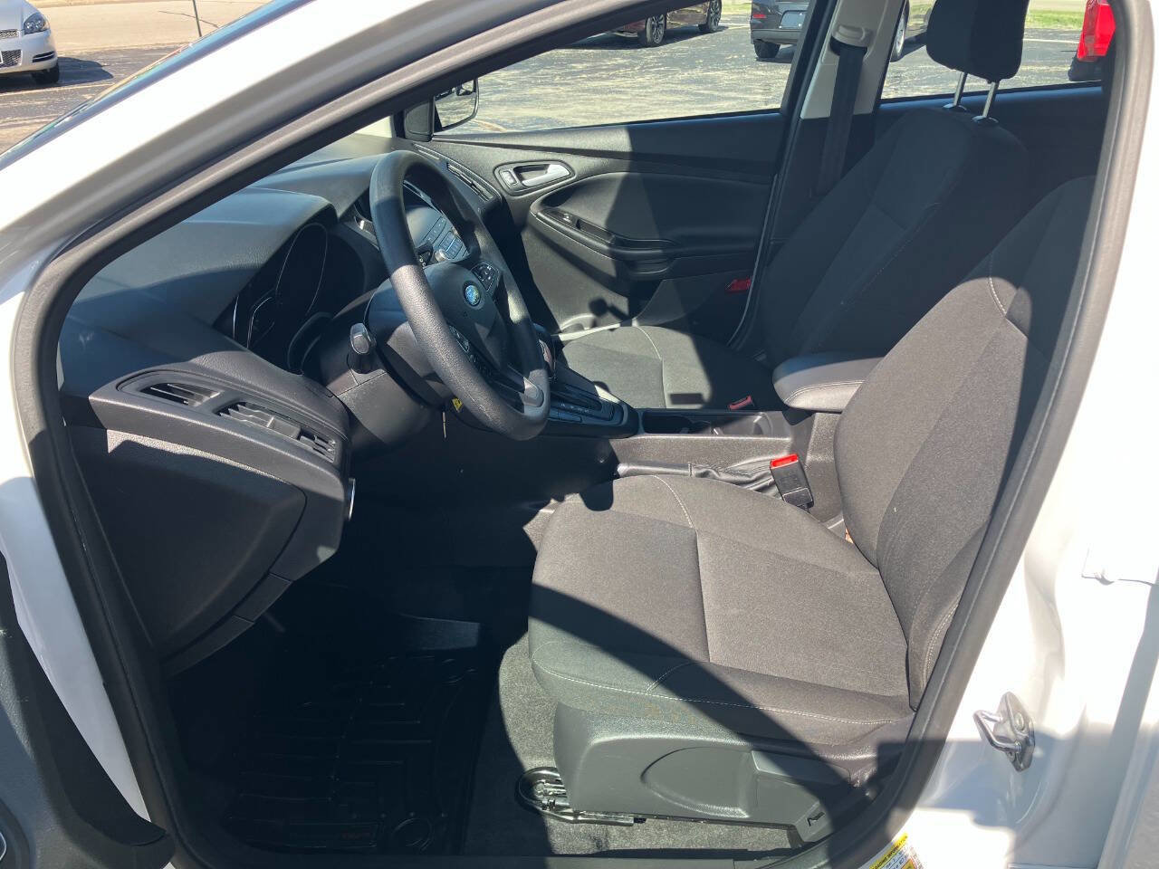 Used 2018 Ford Focus SE w/ SE Appearance Package image 10