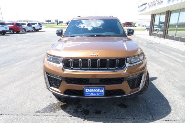 New 2026 Jeep Grand Cherokee Limited w/ Trailer Tow Package AWD/4WD image 5