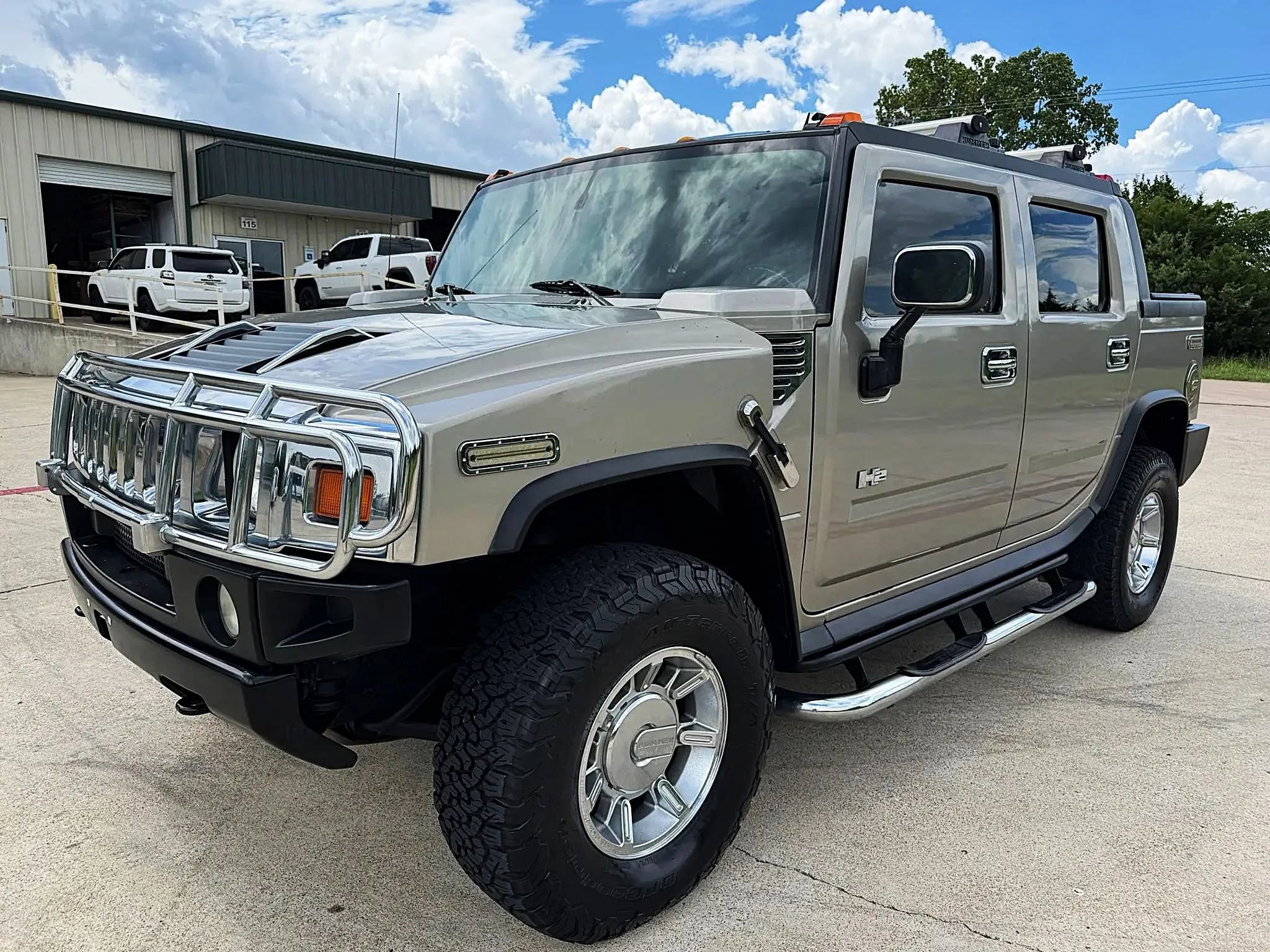 Used 2005 HUMMER H2 SUT w/ Preferred Equipment Group AWD/4WD image 9