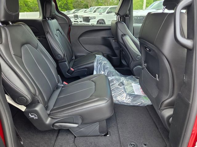 New 2026 Chrysler Pacifica Select FWD image 12