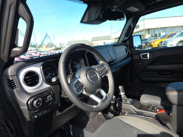 Used 2025 Jeep Wrangler Unlimited Sahara w/ Safety Group image 19