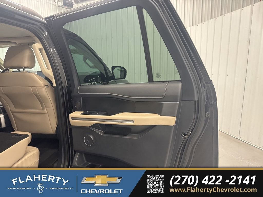 Used 2022 Ford Expedition Max Limited image 13