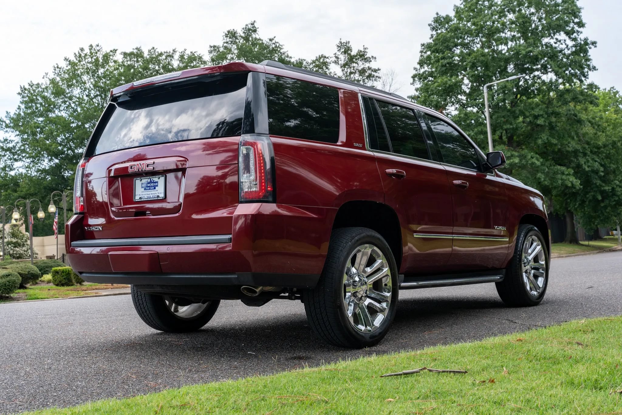 Used 2018 GMC Yukon SLT w/ Premium Edition RWD image 5
