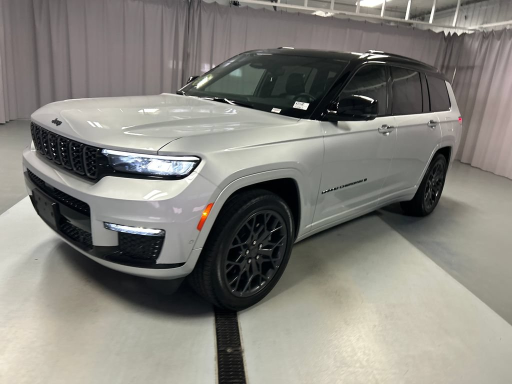 Used 2025 Jeep Grand Cherokee L Summit w/ Obsidian Package AWD/4WD image 3
