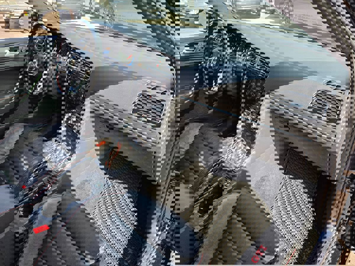 Used 2021 Volkswagen GTI SE image 15