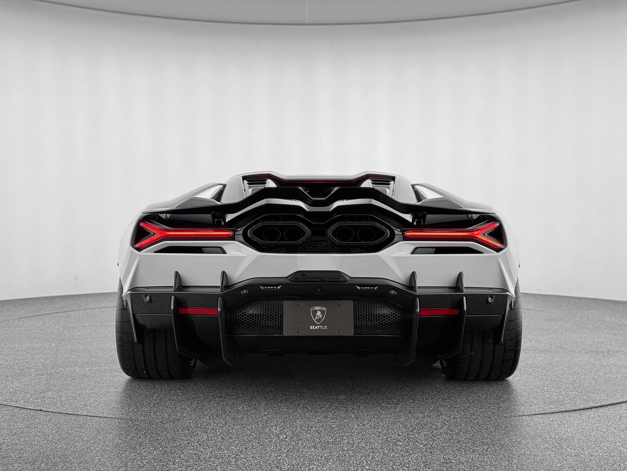 Used 2025 Lamborghini Revuelto image 5