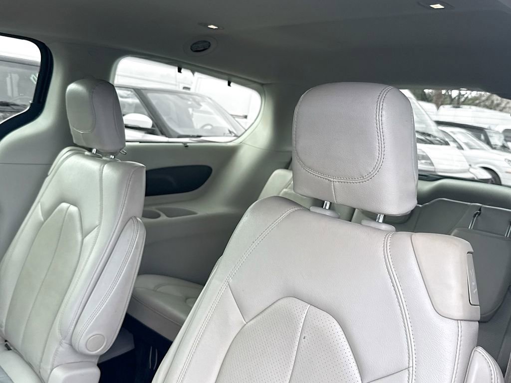 Used 2020 Chrysler Pacifica Touring-L w/ Advanced Safetytec Group image 28