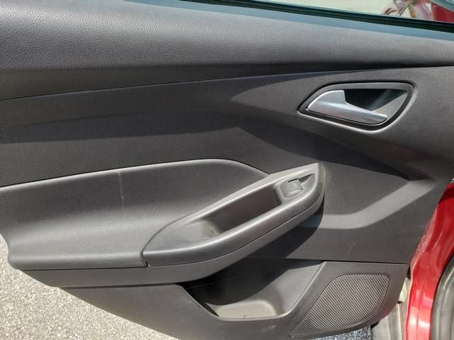 Used 2014 Ford Focus SE w/ Equipment Group 201A FWD image 12
