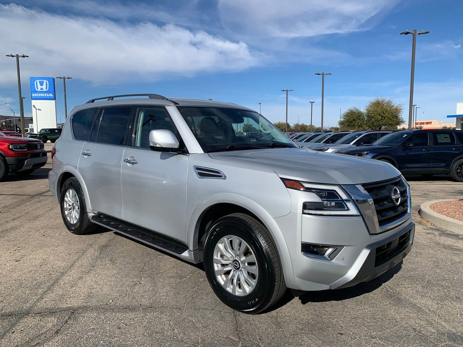 Used 2023 Nissan Armada SV image 3