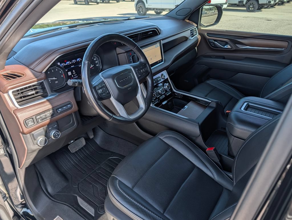 Used 2021 GMC Yukon XL Denali w/ Denali Premium Package RWD image 24