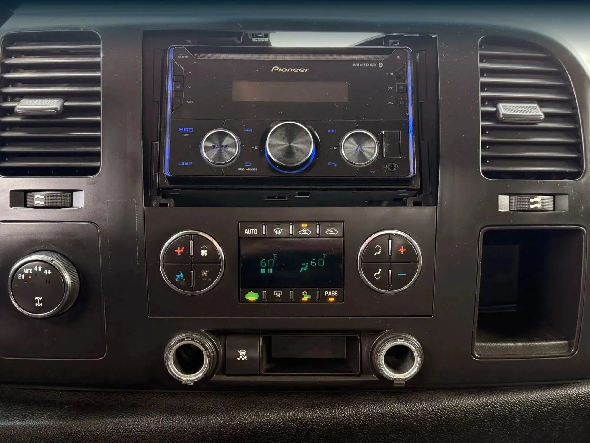 Used 2007 Chevrolet Silverado 1500 LT w/ 1LT Convenience Package AWD/4WD image 25