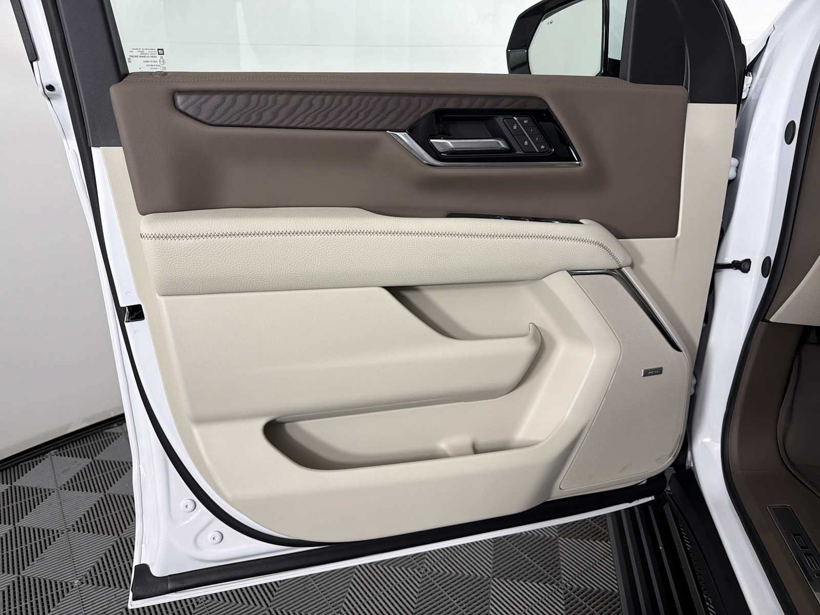 New 2026 GMC Yukon XL Denali w/ Denali Reserve Package AWD/4WD image 9
