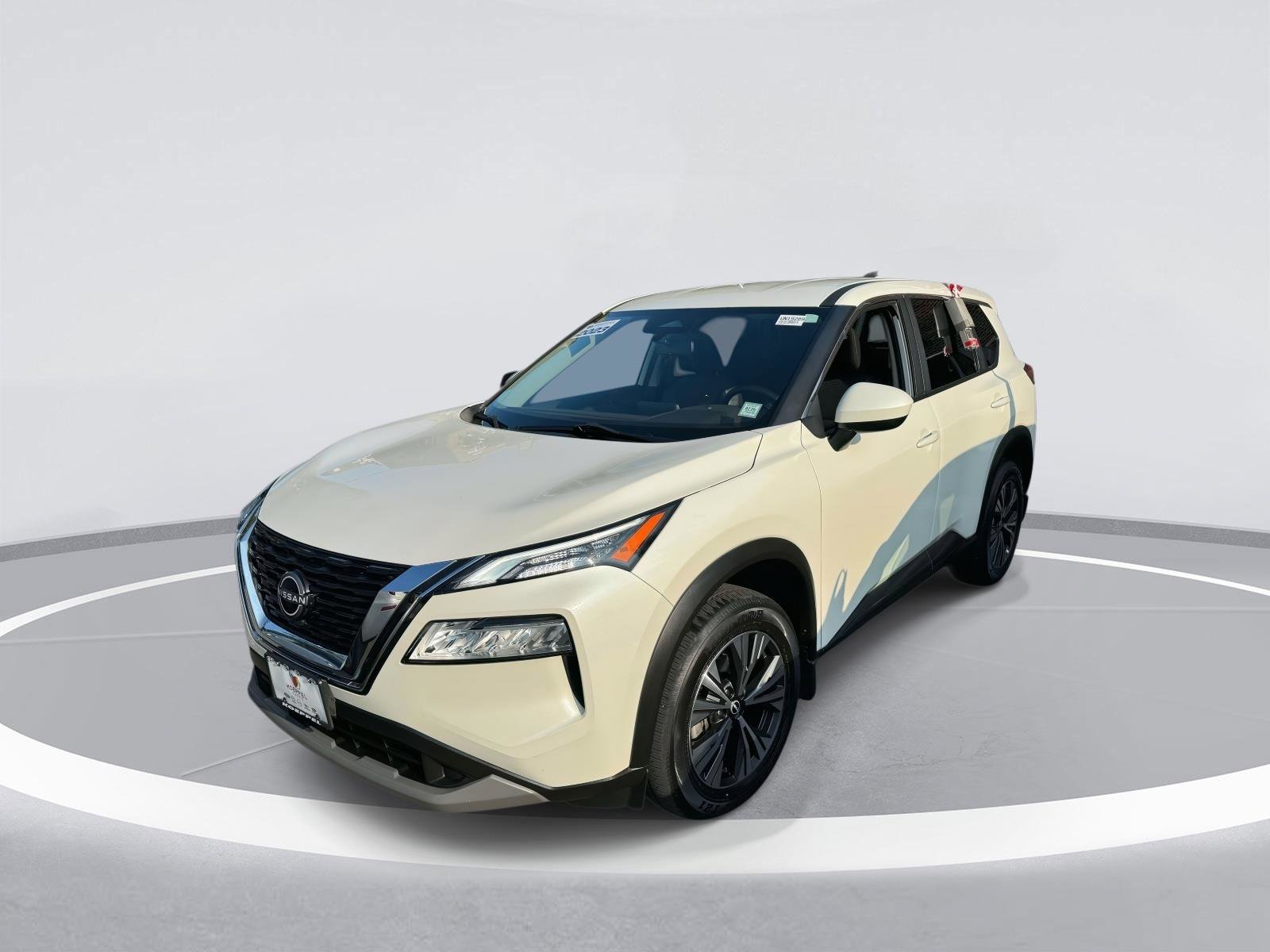 Used 2023 Nissan Rogue SV image 4