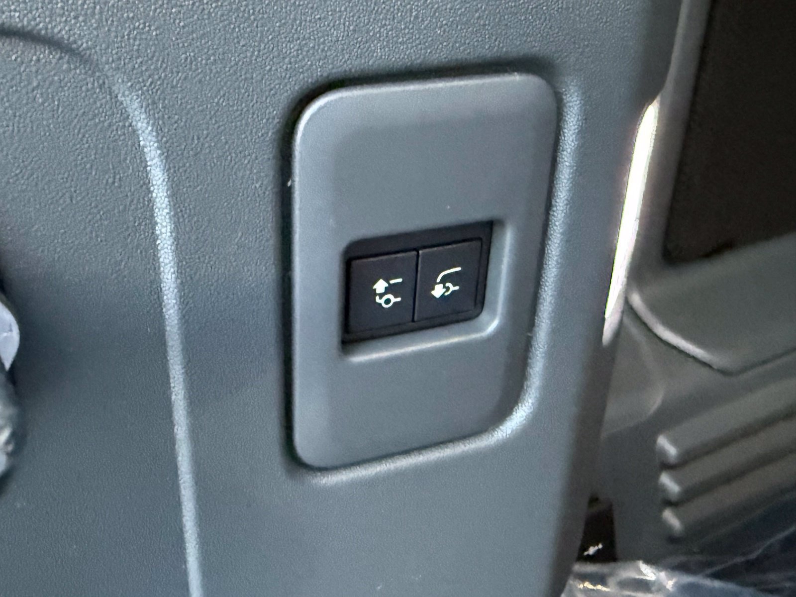 New 2026 Land Rover Defender 110 X-Dynamic SE AWD/4WD image 42